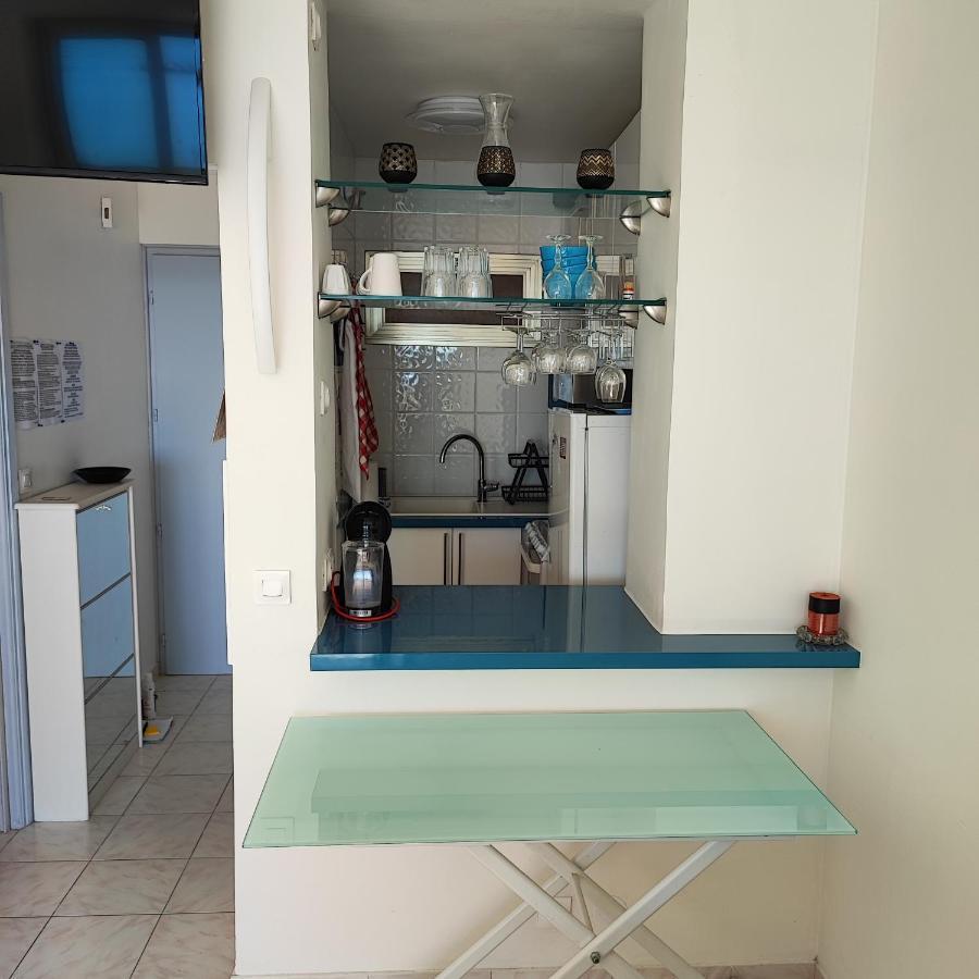 Grand Studio Bord De Mer- Acces Direct Aux Plages Saint-Laurent-du-Var Ngoại thất bức ảnh