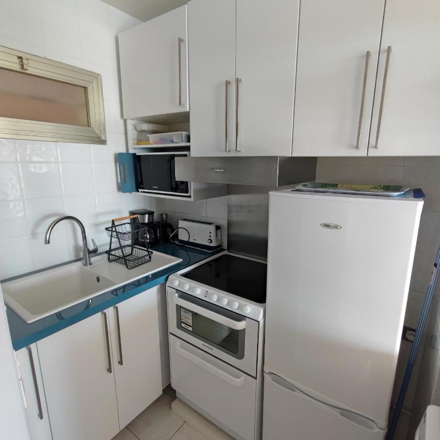 Grand Studio Bord De Mer- Acces Direct Aux Plages Saint-Laurent-du-Var Ngoại thất bức ảnh