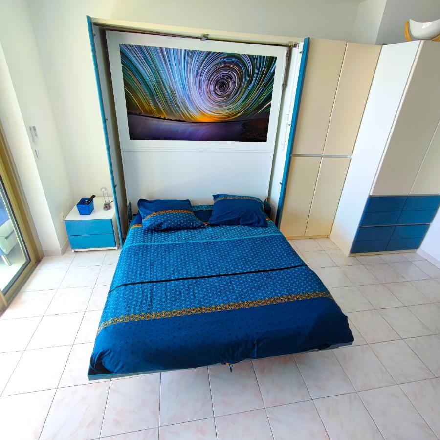 Grand Studio Bord De Mer- Acces Direct Aux Plages Saint-Laurent-du-Var Ngoại thất bức ảnh